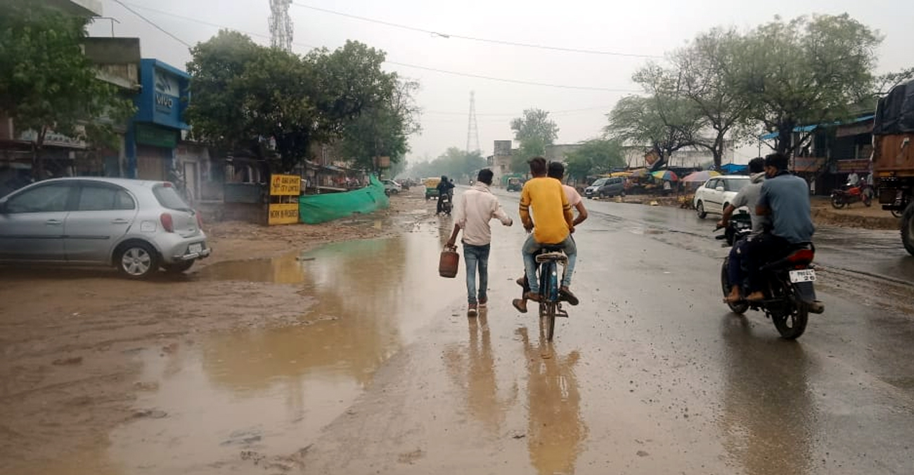 Record rain in Agra. Maximum temperature dropped down to 17 degrees