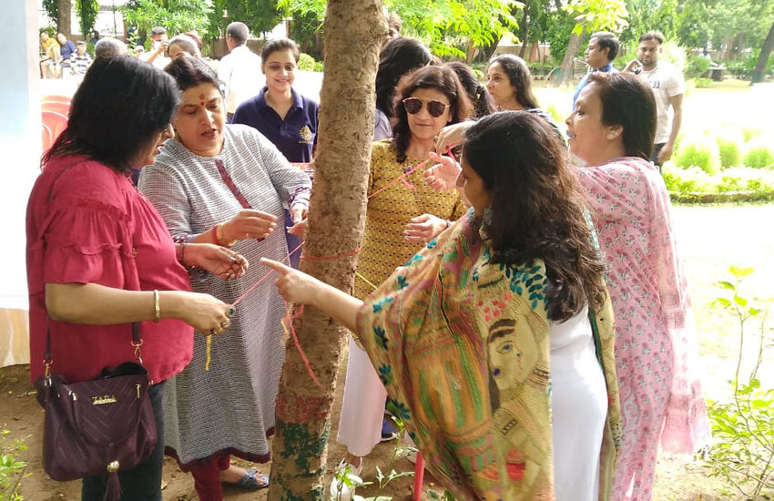  Rotary Club Agra Grace tied rakhi to the trees #agranews
