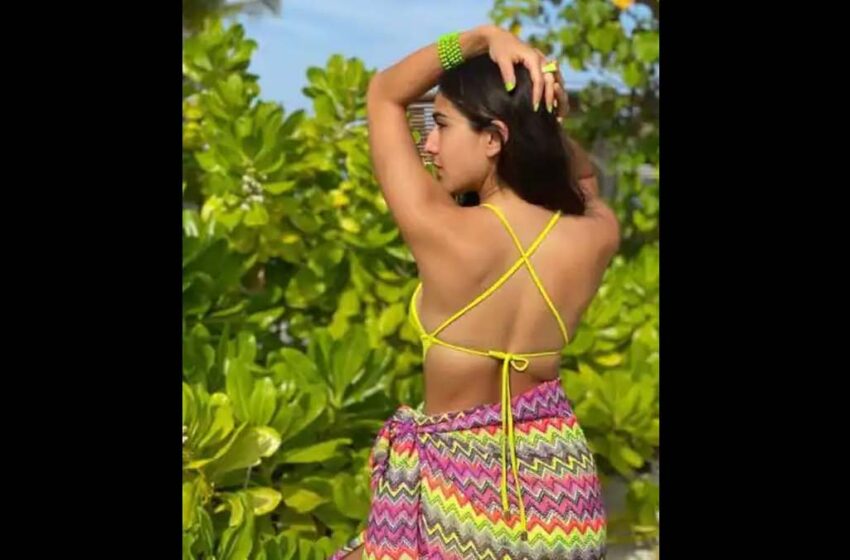  Sara seen giving bold poses in neon bikini.See pictures