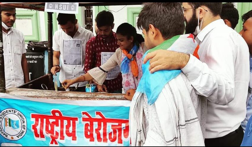 NSUI celebrate PM Modi birthday as unemployment day in Agra #agranews