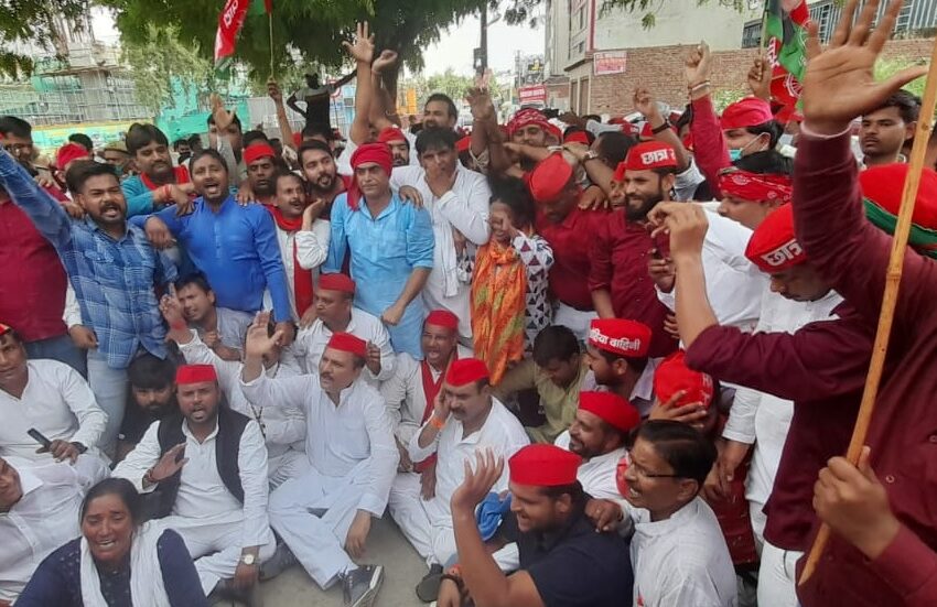 SP leaders protest in Agra over the arrest of Akhilesh Yadav #agranews