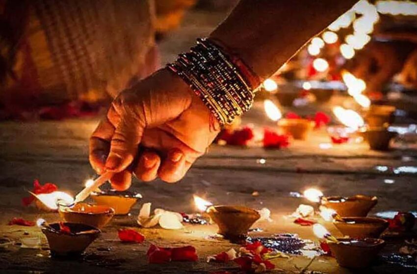 Dev Deepawali: Akshaya happiness is attained through charity and charity