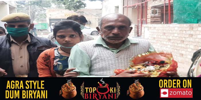 Doctor treat Laddu Gopal after devotees complaint of Injuries #agranews