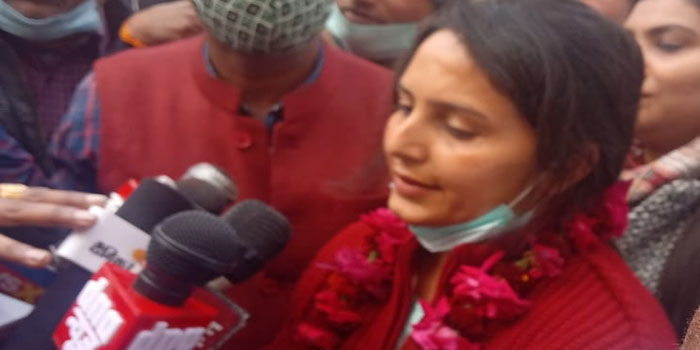  Video : Baahubali Ashok Dixit Daughter Roopali Dixit file nomination from Fathehabad, Agra seat from SP #agranews