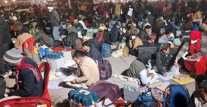  Agra Assembly election update : Traffic jam on Agra Firozabad road due to polling parties…#agranews