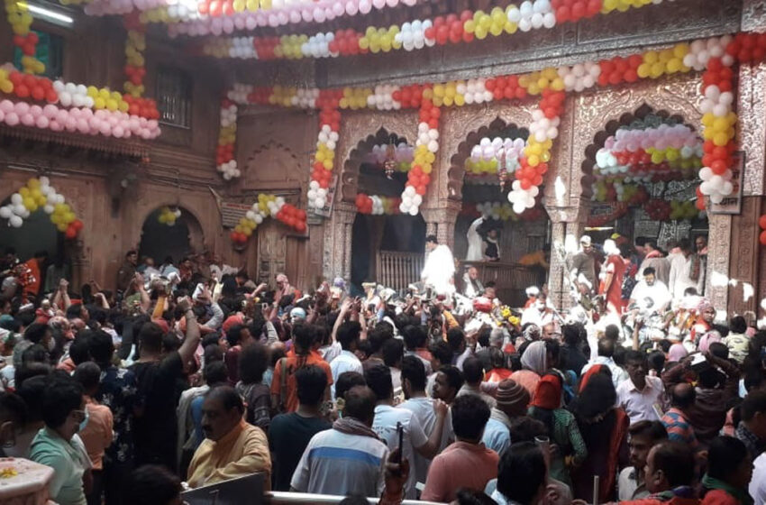  Mathura News : Two Devotees dies in Mathura during holi celebration in Banke Bihari Temple & Barsana