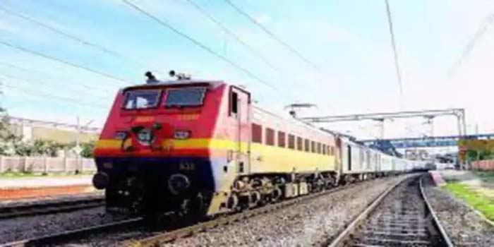  Good News: Now Nilanchal and Banaras-Delhi Express will stop at Tundla station…#agranews