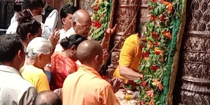  Mathura Video News : President Ram Nath Kovind worship in Thakur Banke Bihari Temple, Vrindavan #Mathura