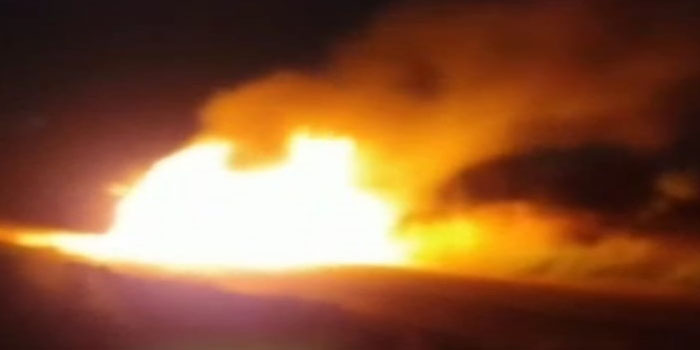  Agra News : Running Car catches fire on Agra -Delhi Highway #agra