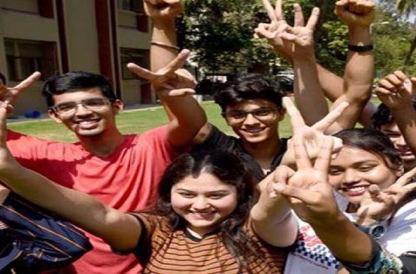  UP Board 10th result declared, girls again showed up, Prince Patel of Kanpur became topper