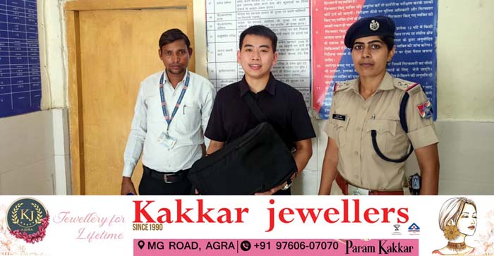  Agra News: Railway returns the bag left in the train to Vietnam tourist…#agranews