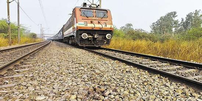  Agra News: Body of beautician and auto driver found on rail track in Agra…#agranews