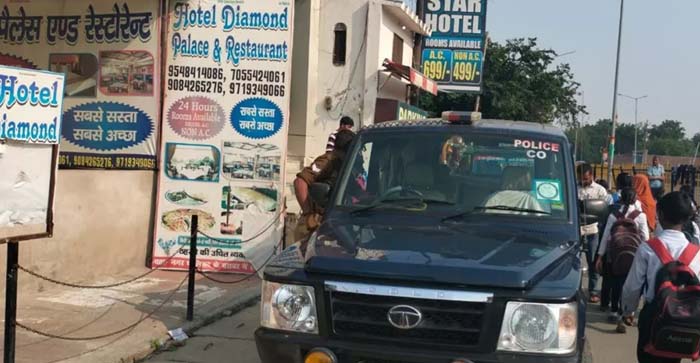 Agra News Police Raided The Hotel On The Information Of Sex Racket… Agranews Agraleaks