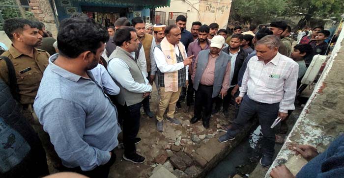  Agra News: Mayor Naveen Jain got angry seeing the construction being done with substandard material…#agranews