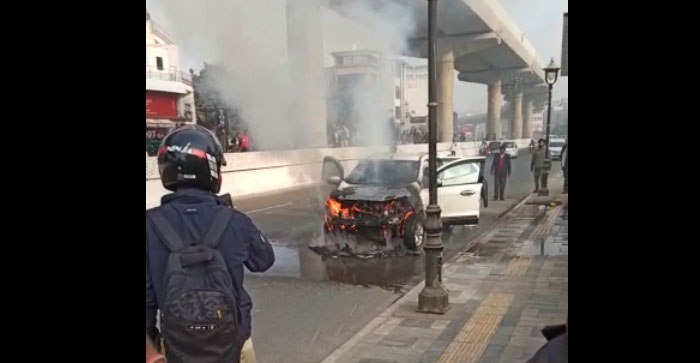  Video News: A moving car caught fire in Agra. watch video…#agranews