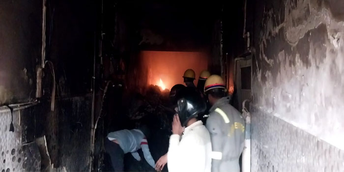  Agra News : Fire break out in carpet store house in Agra #agra