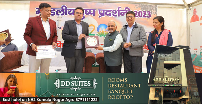  Agra News: DM rewarded the winners in the divisional fruit vegetable and flower exhibition in Agra…#agranews