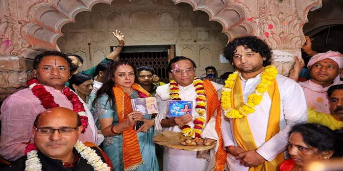  MP Hema Malini played Holi in Vrindavan’s Radharaman temple, also sang hymns