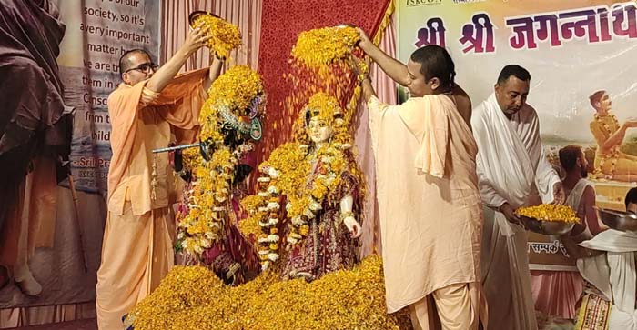  Agra News: Holi celebration at Shri Jagannath Temple in Agra. Flower consecration of Shriradha and Shyam Sundar…#agranews