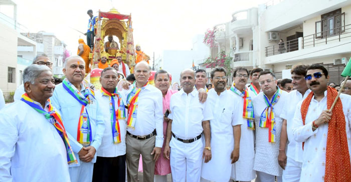  Agra News: The birth of Lord Adinath was celebrated in Agra as Tapa Kalyanak Mahotsav. Shreeji’s Rath Yatra started…#agranews