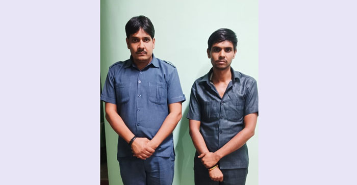  Agra News: Two taxi drivers arrested for cheating Japanese tourists…#agranews