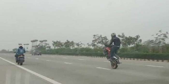  Yamuna Expressway: Action on speeding bike or stunting at toll plaza itself, police increased patrolling, YouTuber’s camera was found