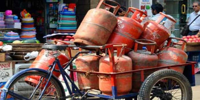  Agra News : LPG prices cut by Rs 100, Womens reaction #agra