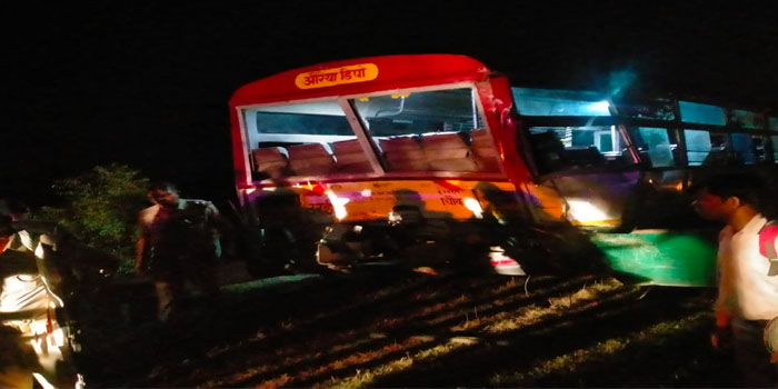  Agra News : Accident on Yamuna Express way & Agra Lucknow expressway, One passenger died, 8 injured #agra