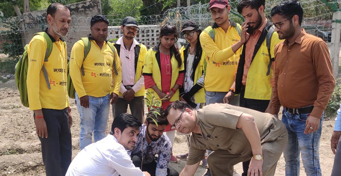  Agra News: Planted saplings after cleaning Yamunaghat, appealed to people not to throw plastic in the river…#agranews