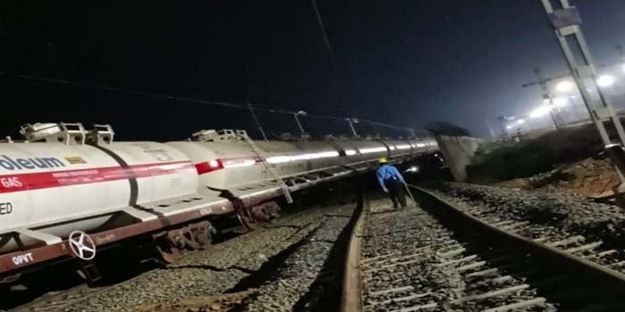  Two accidents in Jabalpur railway division stirred, wagons of two goods trains derailed, one of them was filled with gas, order for investigation