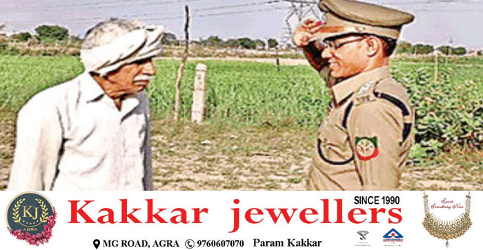  Agra News: Wearing officer’s uniform, the son reached to meet his father working on the farm…#agranews