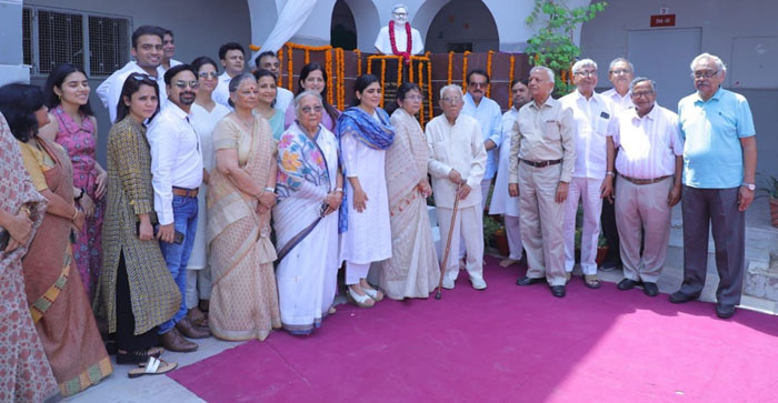  Agra News: Unveiled the statue of Agra’s social worker, real estate businessman and educationist late Suresh Chandra Gupta ‘Vibhav’…#agranews