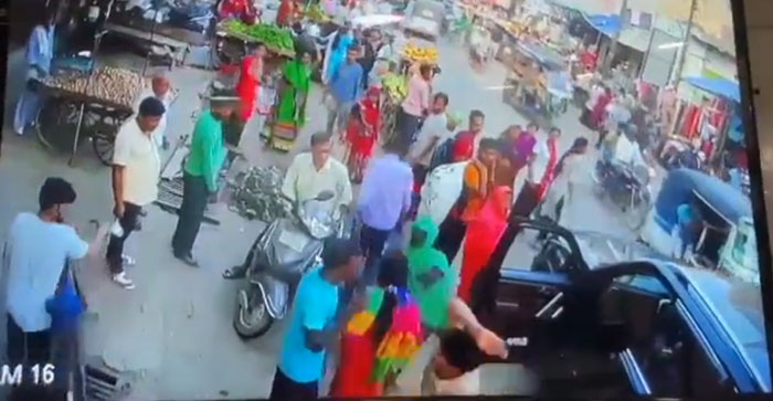  Viral Video: Gunner beat pedestrian on the middle of the road in Agra, suspended….#agranews
