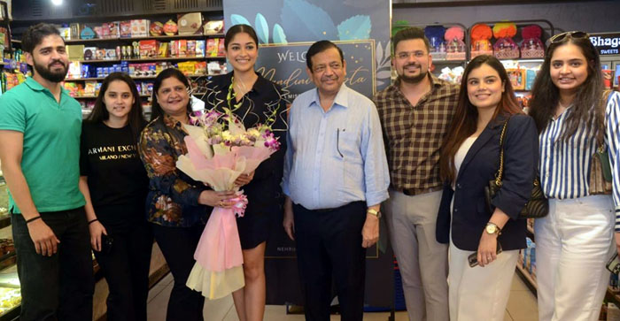  Agra News: Femina Miss India 2023 Nandini Gupta came to Agra. enjoyed chaat and sweets…#agranews