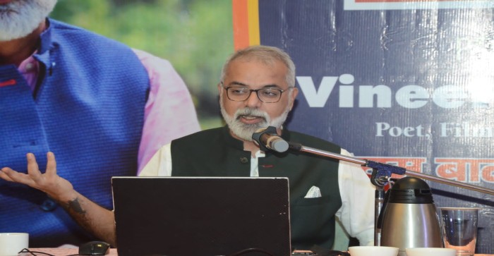  Agra News : Film maker and poet Vineet Panchi lectured on the strength of every relationship in the poetry class in Agra