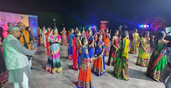  Agra News: Students, teachers and parents danced vigorously on Garba Raas in Zonal Park…#agranews