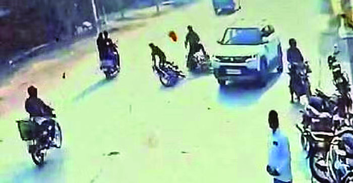  Agra News: Bike rider dies in accident in Agra. Angry people created a jam…#agranews