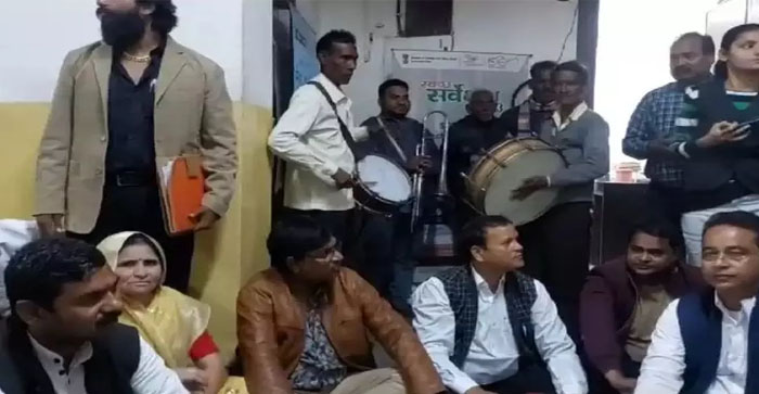  Agra News: Band Baaza played for one and a half hour in Municipal Corporation, unique performance by SP and BSP councilors…#agranews