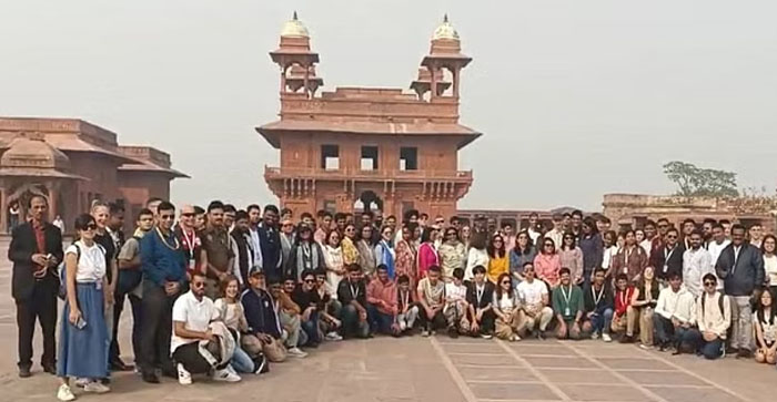  Agra News: 150 students from 20 countries came to Agra and see Fatehpur Sikri…#agranews