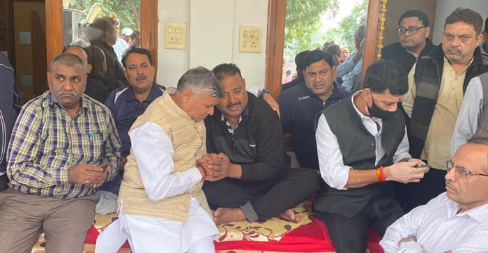  Agra News: Agra’s in-charge minister AK Sharma paid humble tribute to Captain Shubham Gupta martyred in the terrorist attack…#agranews