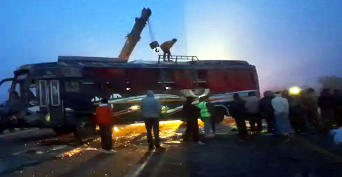  Agra News: Sleeper coach bus overturned on Agra Lucknow Expressway…#agranews