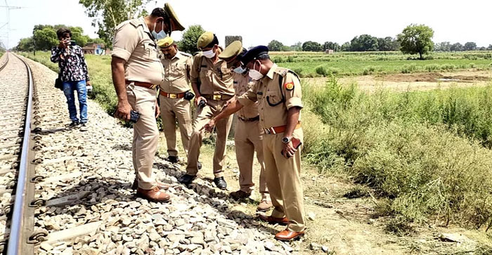  Shocking News: 9th class girl student committed suicide by cutting herself off from the train…#agranews