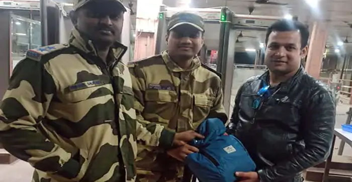  Video News: Tourist’s bag filled with Rs 10 lakh left at Taj Mahal. CISF personnel found…#agranews