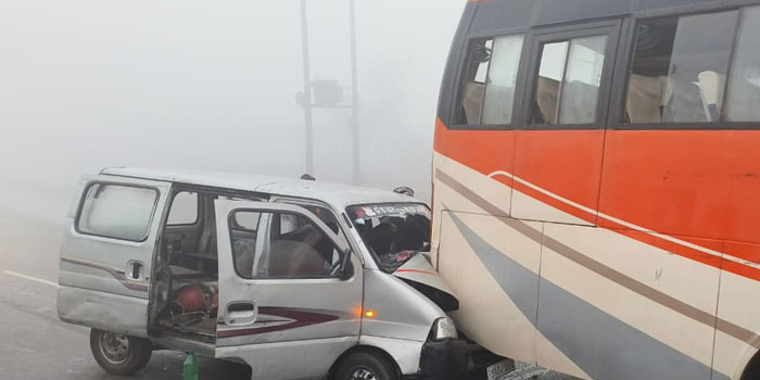  Agra News : Bus & Car collides on National Highway #agra