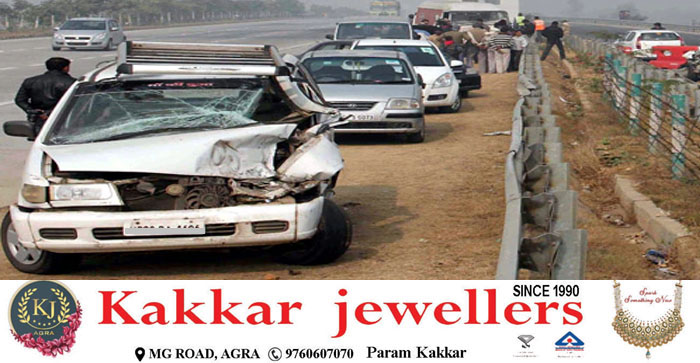  One injured after three cars collide on Agra-Lucknow Expressway in Firozabad #agra