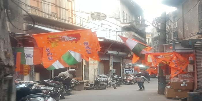  In Agra, business also flourished due to the wind of Ram, Shri Ram was seen with the flag, demand for hoardings, tricolor also spread