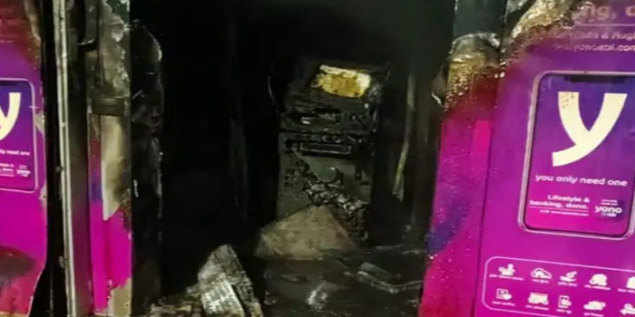  Agra News : Fire break out in SBI ATM outside Idgah Railway station in Agra#agra