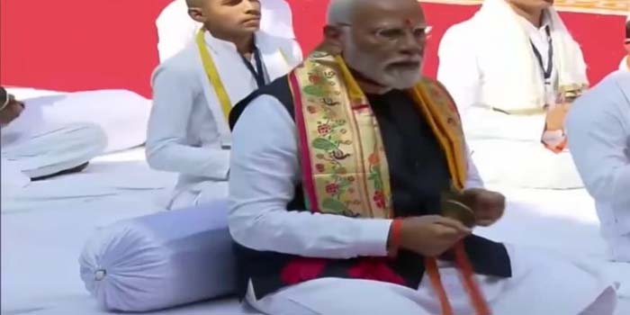  PM Modi starts 11-day ritual to consecrate the life of Ram Lalla, plays manjira and sings bhajans in Kalaram temple of Panchvati