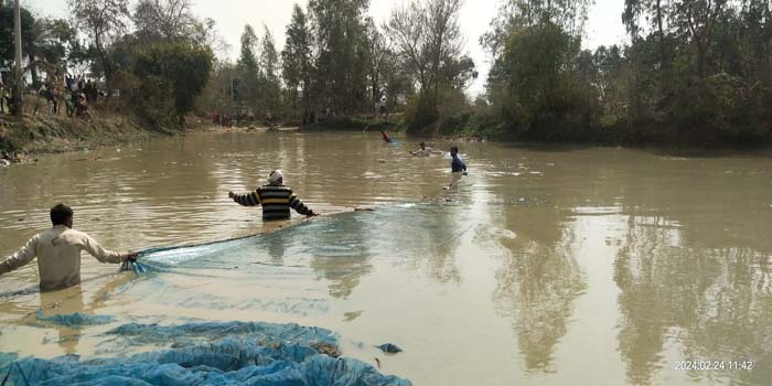  22 people of Etah died after tractor trolley fell into pond in Kasganj, children and women were among those who died