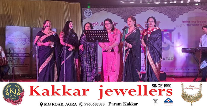  Agra News: The artists of ‘The Singers Club’ graced the Taj Mahotsav with their voices…#agranews